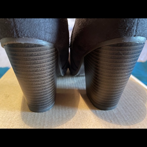 Suade booties Size 7 - Picture 5 of 6